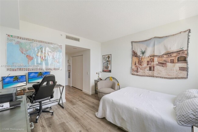 Building Photo - 2475 Brickell Ave