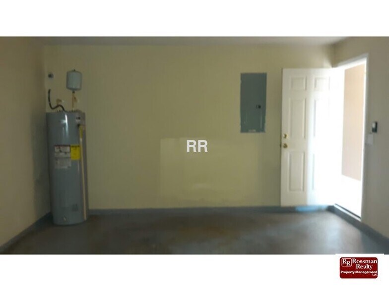 Building Photo - 3/2  includes lawn care