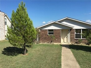 Building Photo - 1005 Weiss Ave