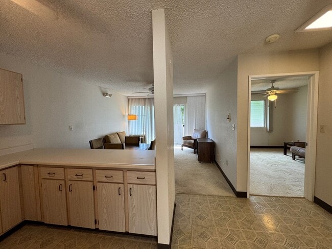 Building Photo - 95-1050-1050 Maka?ika?i St