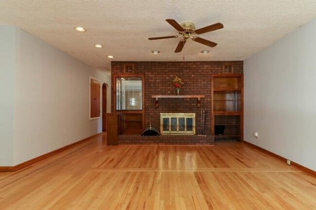 Building Photo - Get $849 off your security deposit!