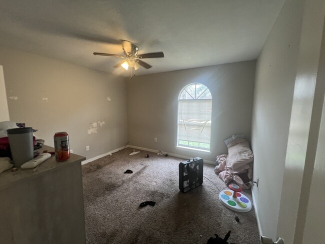Building Photo - 2915 Longwood Dr