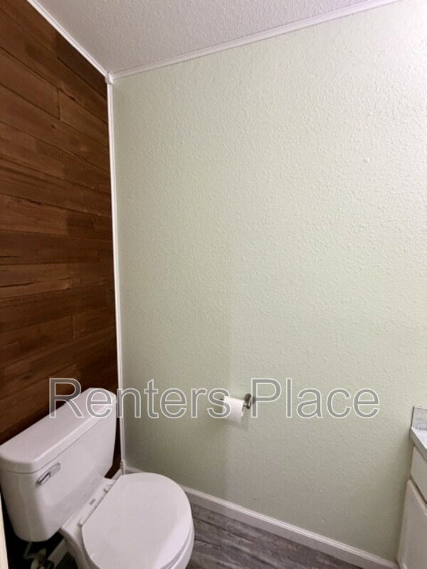 Building Photo - 5707 S Yukon Ave