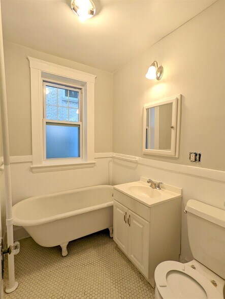 Building Photo - 145 Summer St