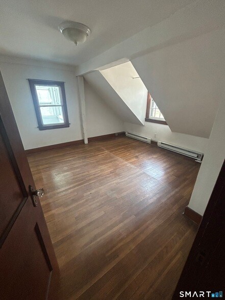 Building Photo - 684 Field St