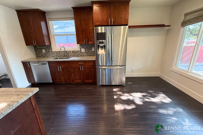 Building Photo - 3 Bedroom, 2 Bathroom (Main House + ADU) -...