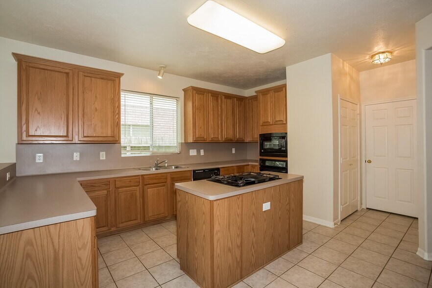 Building Photo - 1407 Hollow Branch Ln