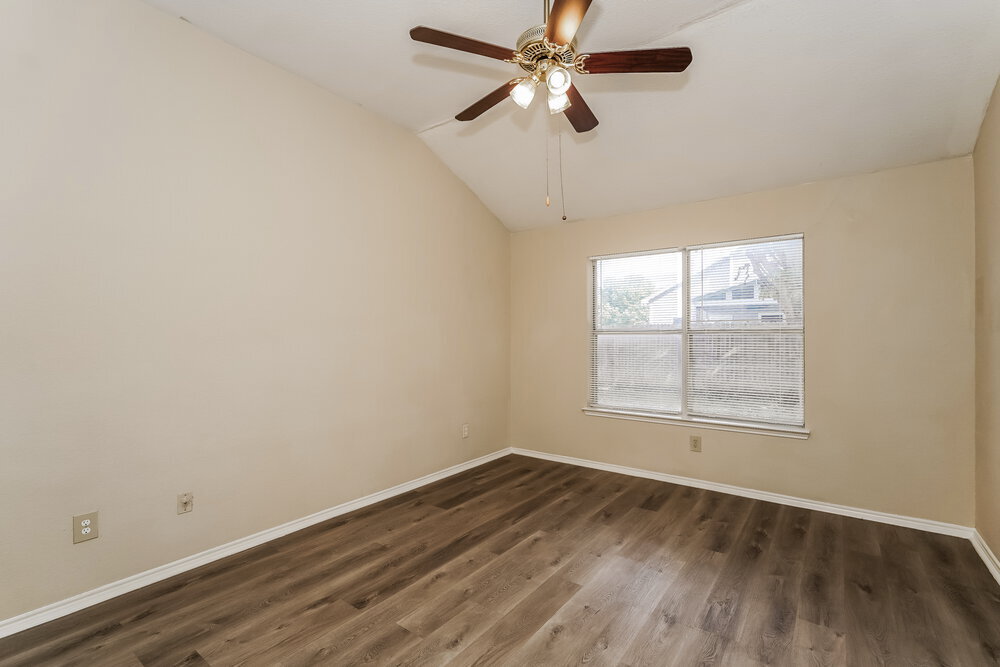 Building Photo - 4001 Periwinkle Dr