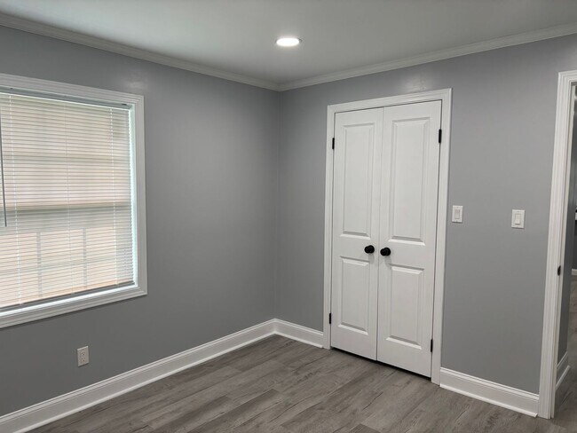 Building Photo - Fully renovated 3 bedroom 2 bathroom house!   Lawn Care Included