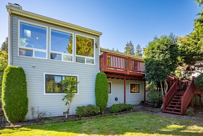 Building Photo - 242 W Lake Sammamish Pkwy SE