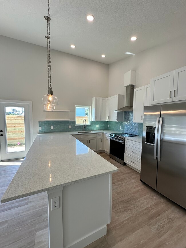 Building Photo - 1A A St