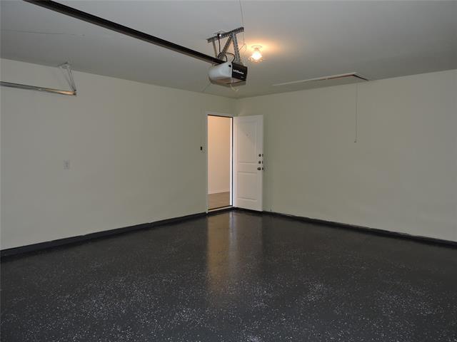 Building Photo - 305 Silo Cir
