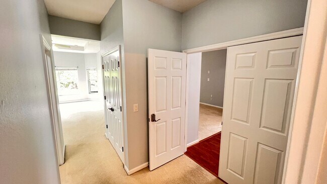 Building Photo - Available NOW! Stunning 4-Bedroom Home in ...