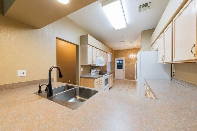 Building Photo - 38 Enclave Dr
