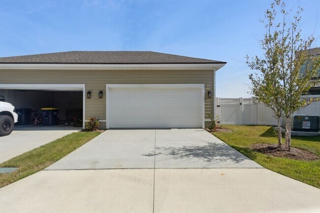 Building Photo - 205 Daydream Ave