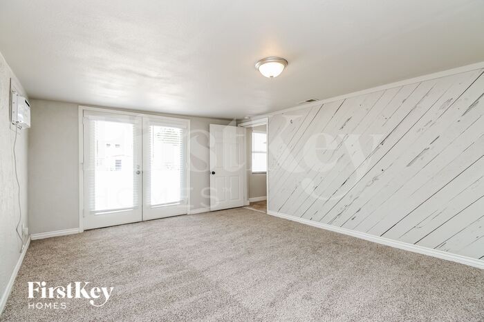 Building Photo - 930 E Weber Dr