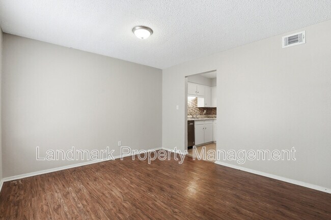 Building Photo - 6811 Trail Lake Dr