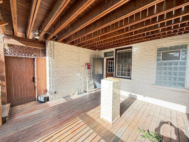 Building Photo - 5674 N Ridge Ave