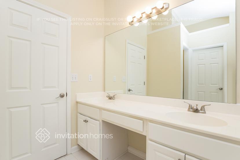 Building Photo - 2105 Westwind Dr