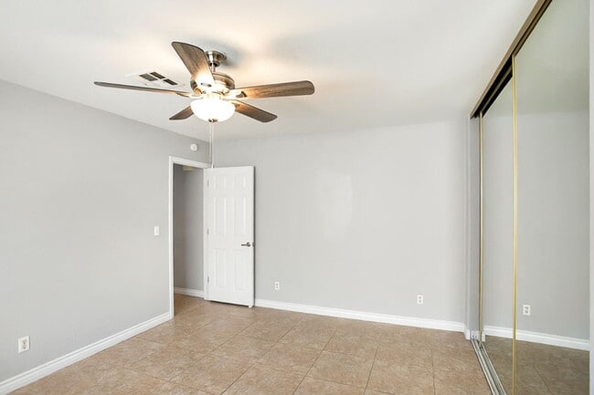 Building Photo - 3 Bed, 2 Bath Single Story West Vegas Beauty