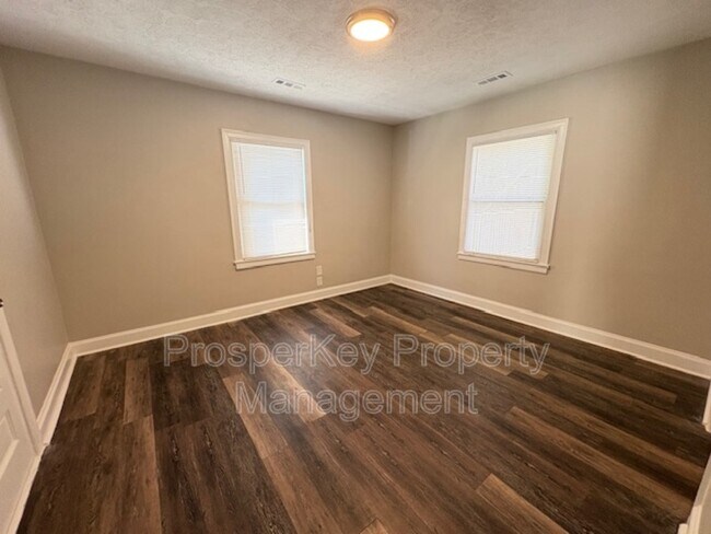 Building Photo - 4617 Rosemont Dr
