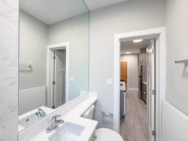 Building Photo - 373 Hazel Ave