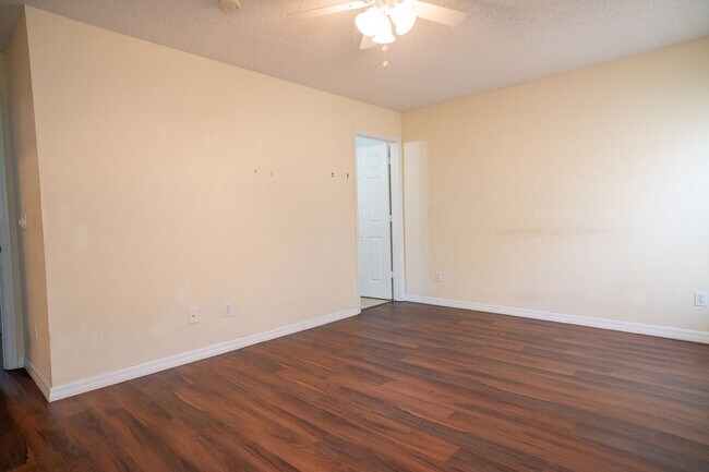 Building Photo - 3/2~Ridge Valley ~ Save with Solar!
