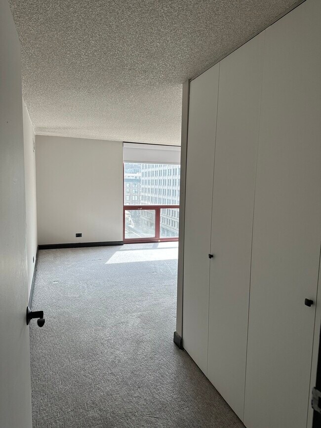 Building Photo - 200 N Dearborn St