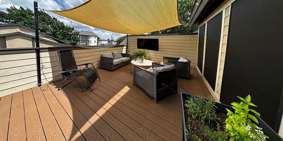 Building Photo - 6723 Eastridge Dr