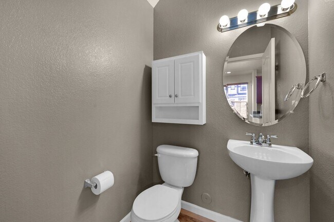 Building Photo - Beautiful 2 bdrm end unit with attach 2 car garage