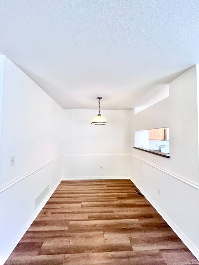 Building Photo - 2 Bedroom, 1.5 Bathroom Condo Only Seconds...