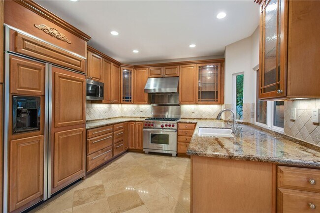 Building Photo - 30 St Michael