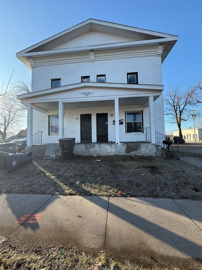 Building Photo - 327 Harrison St