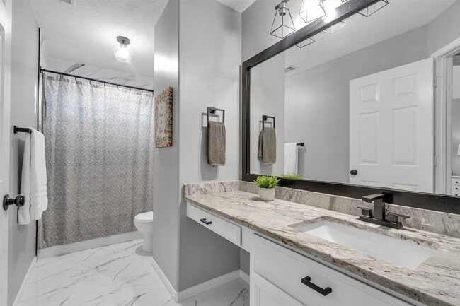 Building Photo - 3002 E Lake Falls Cir