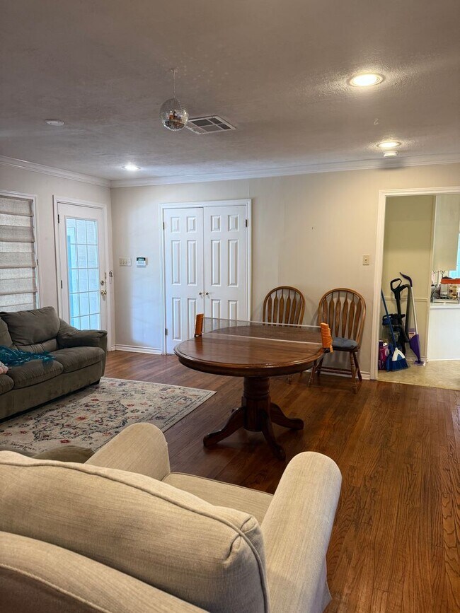 Building Photo - Brand New Remodel
