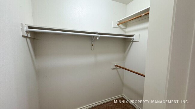 Building Photo - 904 N Belmont Ave