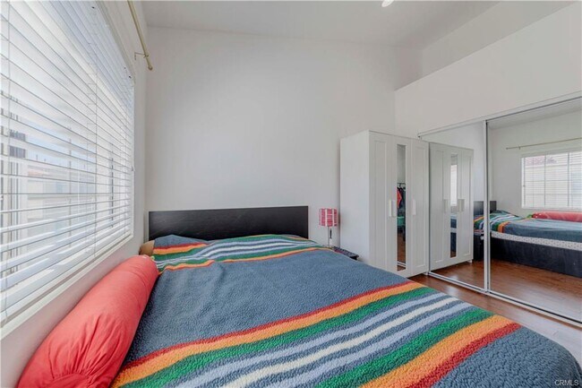 Building Photo - 410 W 220th St