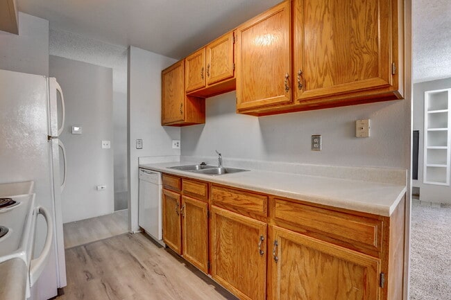 Building Photo - $1,790.95, 2-bed, 2-bath located in Denver
