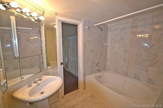 Building Photo - 10289 SW 77th Ct