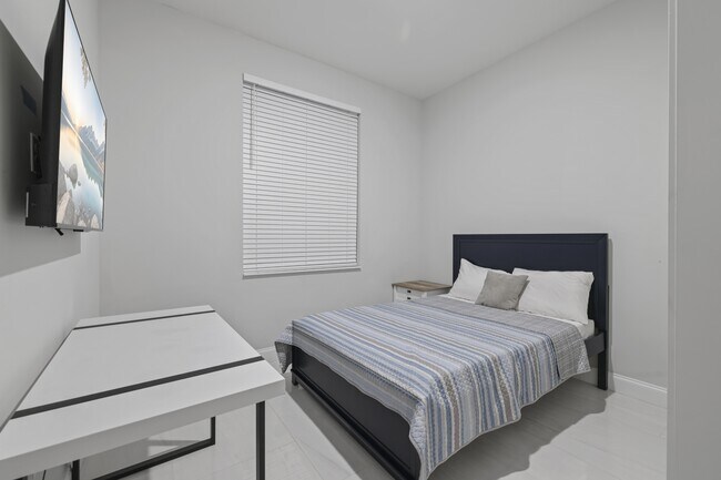 Building Photo - 2906 65th St W