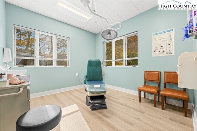 Building Photo - 610 State Farm Rd