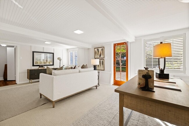 Building Photo - 105 Pepper Ave