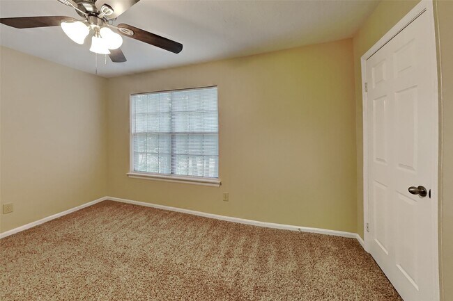 Building Photo - 15 Kearny Brook Pl