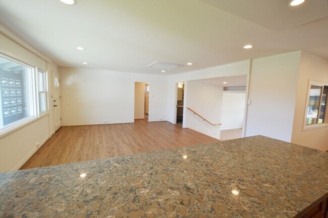 Building Photo - 45-722-722 Puohala St