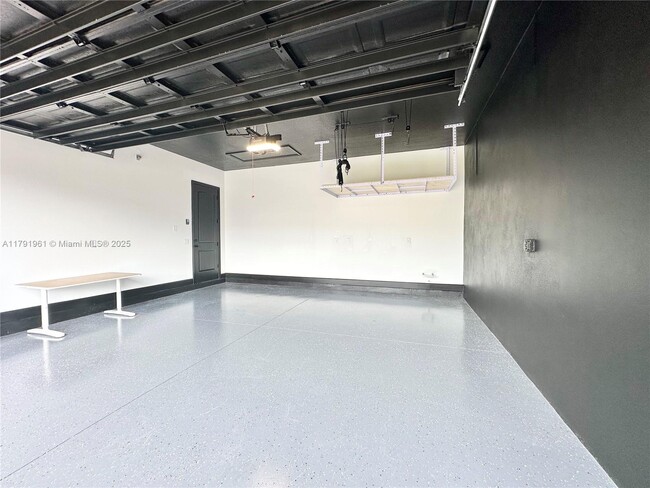 Building Photo - 8436 Lyside Dr