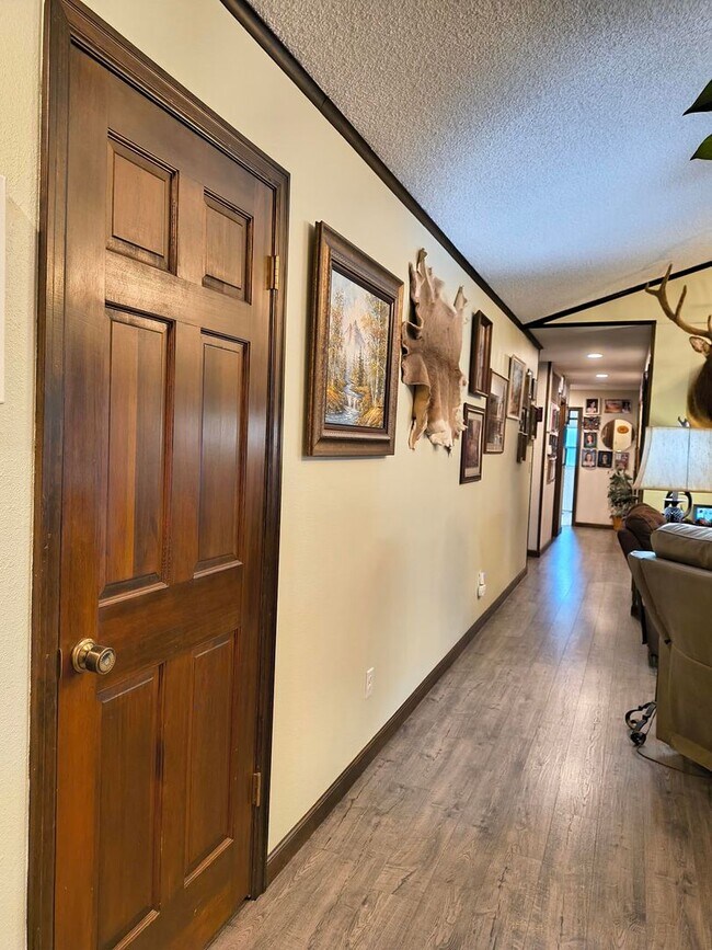 Building Photo - Spacious 4 bed, 2.5 bath with HEATED POOL ...