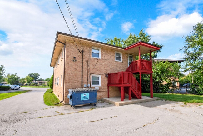 Building Photo - 11015 S Lloyd Dr