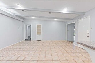 Building Photo - 118 E Thornton Rd