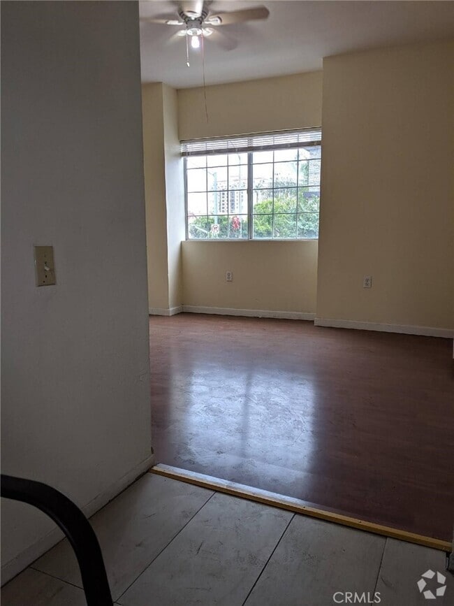 Building Photo - 643 E Broadway-