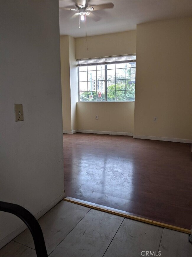 Primary Photo - 643 E Broadway-